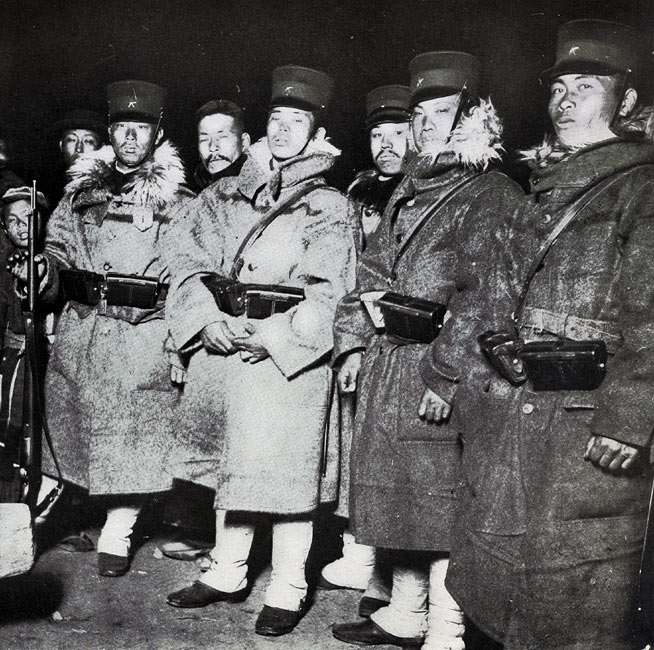 The Night Landing of the Japanese Troops at Chemuplo page 35, A Photographic Record of the Russo-Japanese War, Edited by James H. Hare 1905, PF Collier & Son, New York