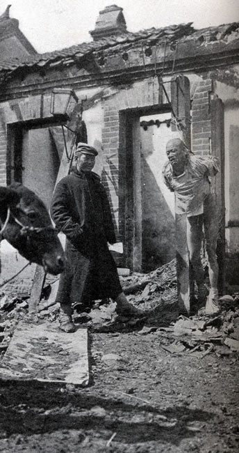 Punishment of Chinese Caught Looting in Liao-Yang  page 186, A Photographic Record of the Russo-Japanese War, Edited by James H. Hare 1905, PF Collier & Son, New York