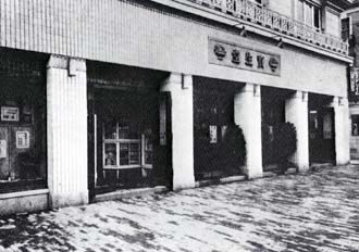 sh04_1920c_Shiseido_Parlour