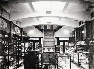 sh04_1938_012_CosStore